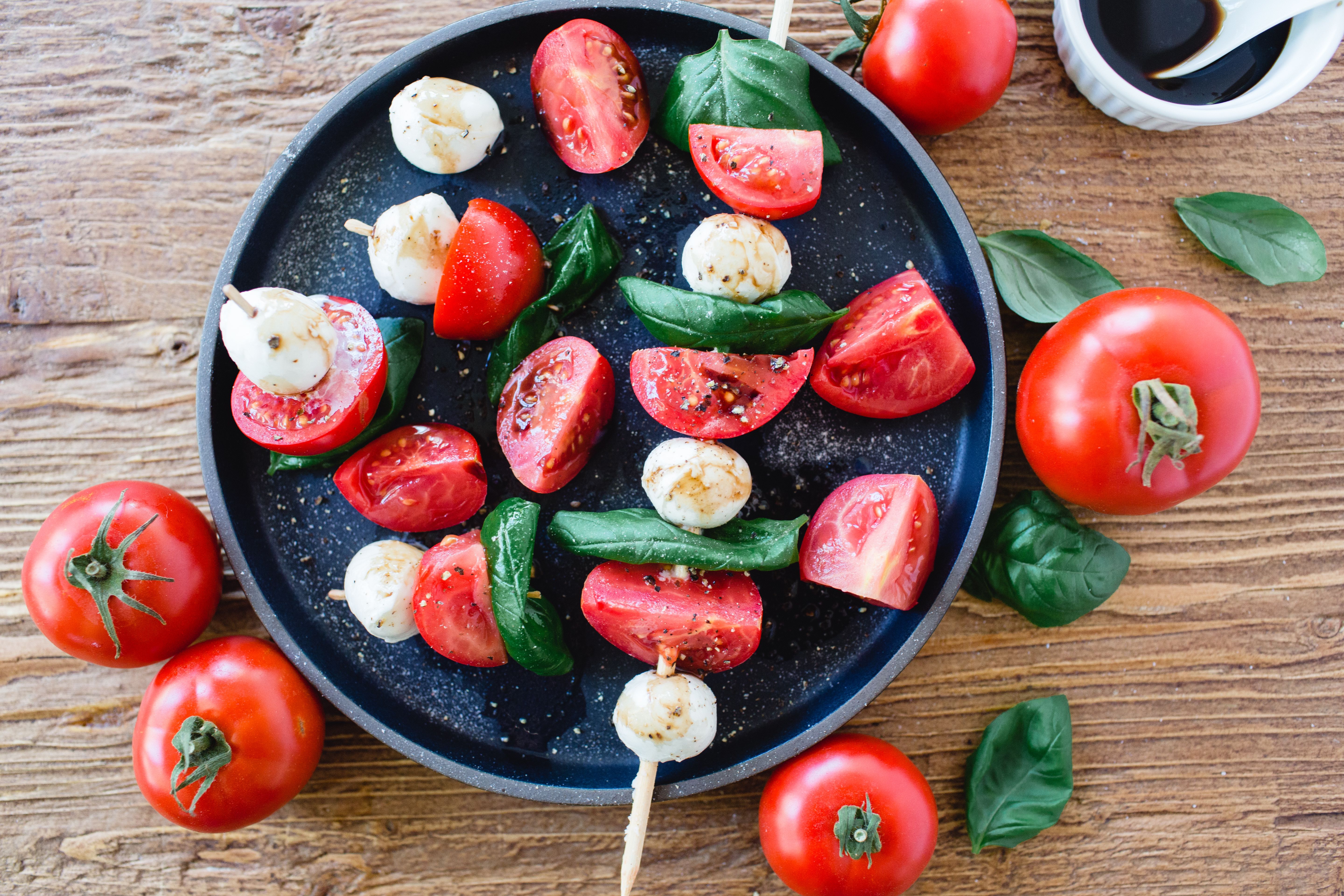 sliced organic tomatoes 